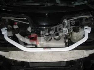 Ultra Racing Smart Fortwo 450 98-07 UltraRacing Front Upper Strutbar, référence TW2-769
