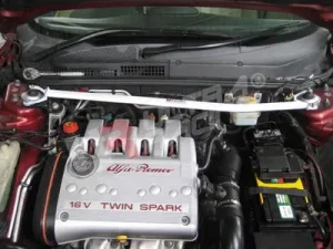 Ultra Racing Alfa Romeo 147 UltraRacing 2-Point Front Upper Strutbar, référence TW2-784