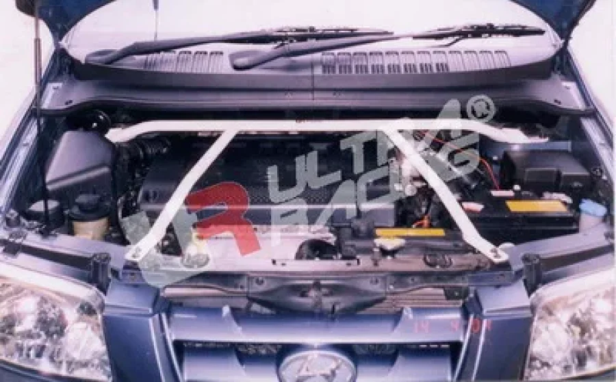 Ultra Racing Hyundai Matrix UltraRacing 4-Point Front Upper Strutbar, référence TW4-037