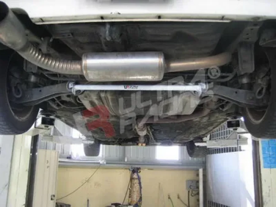 Ultra Racing Honda Civic/CRX 88-91 EF/ED/EE UltraRacing Rear Lower Tiebar, référence RL2-831