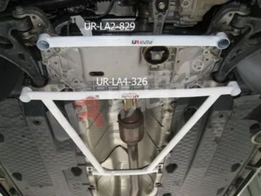 Ultra Racing VW Golf 5 GTI + R32 Ultra-R 2-Point Front Lower Brace 829, référence LA2-829