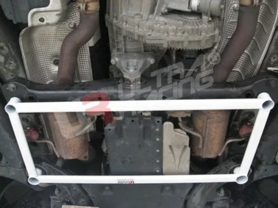 Ultra Racing Porsche Cayenne 955 4.5 /958 3.0 4-Point Front H-Brace, référence LA4-865