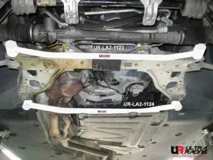Ultra Racing BMW 1 04-11 E87 120/130 UltraRacing Front Lower Bar 1124, référence LA2-1124