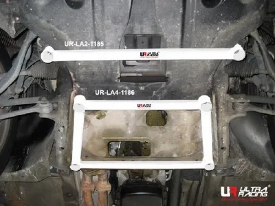 Ultra Racing BMW E83 X3 2.5 03+ UltraRacing 2-Point Front Lower Tiebar, référence LA2-1185