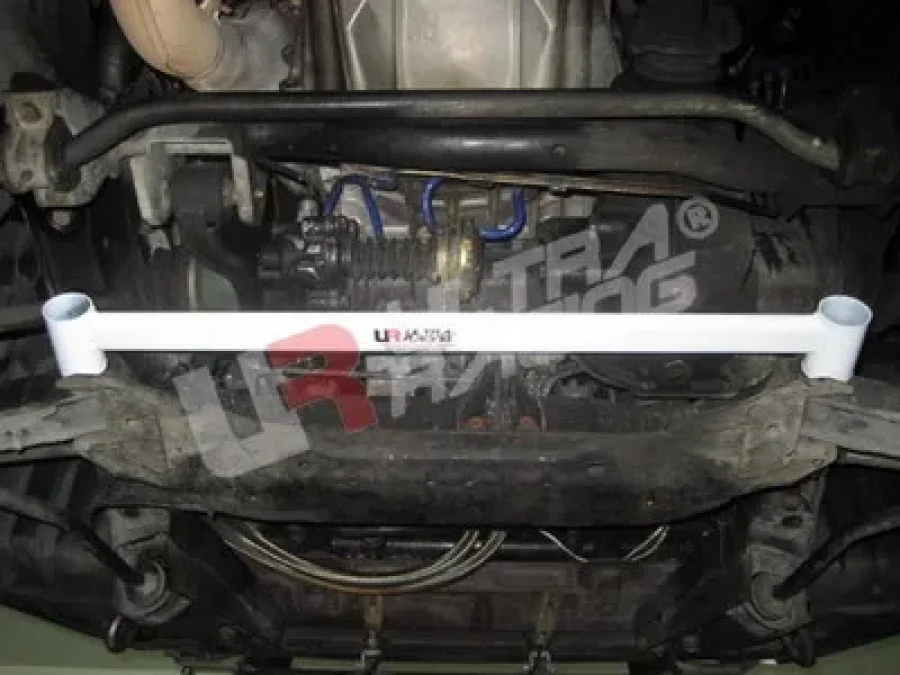 Ultra Racing Mitsubishi Pajero IO 98+ UltraRacing Front Lower Tiebar, référence LA2-599