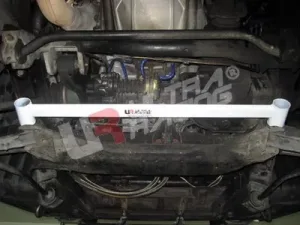 Ultra Racing Mitsubishi Pajero IO 98+ UltraRacing Front Lower Tiebar, référence LA2-599