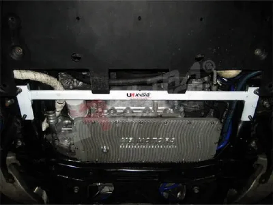 Ultra Racing Nissan Skyline GTR R35 UltraRacing Front Lower Tiebar, référence LA2-972