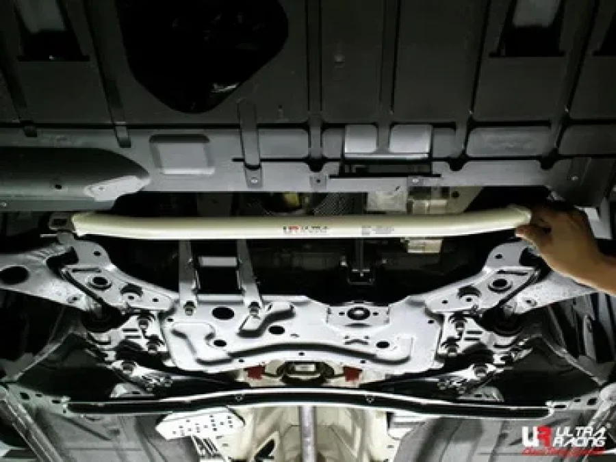 Ultra Racing Mazda 3 BK/BL 04-12 Ultra-R 2-Point Front Lower Tiebar 994, référence LA2-994