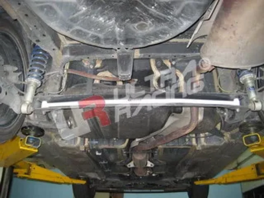 Ultra Racing Impreza 01-07 1.6 NonTurbo UltraRacing Front H-Brace 216, référence LA4-216