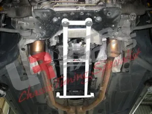 Ultra Racing Mercedes CLK 320 C209 02-09 UltraRacing 4Point Front H-Brace, référence LA4-992