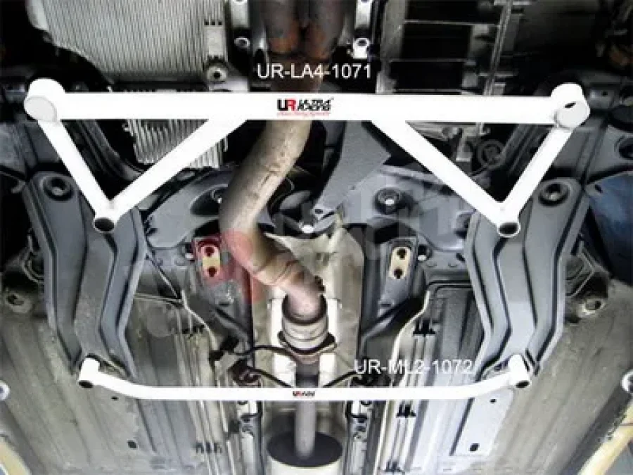 Ultra Racing Alfa Romeo Spider GTV 2.0 UltraRacing 2-Point Mid Lower Bar, référence ML2-1072