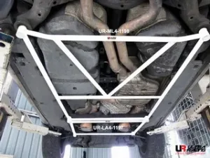 Ultra Racing VW Touareg 02+ UltraRacing 4-Point Mid Lower Brace 1198, référence ML4-1198