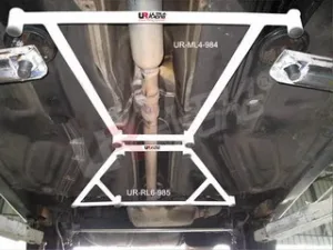 Ultra Racing VW Golf 2/3 UltraRacing 4-Point Mid Lower Brace 984, référence ML4-984