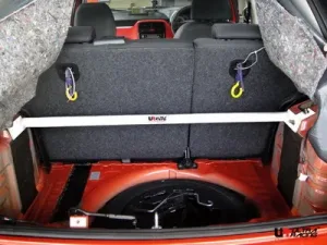 Ultra Racing Fiat Grande Punto 8V 1.4 06+ UltraRacing Rear Upper Strutbar, référence RE2-1149