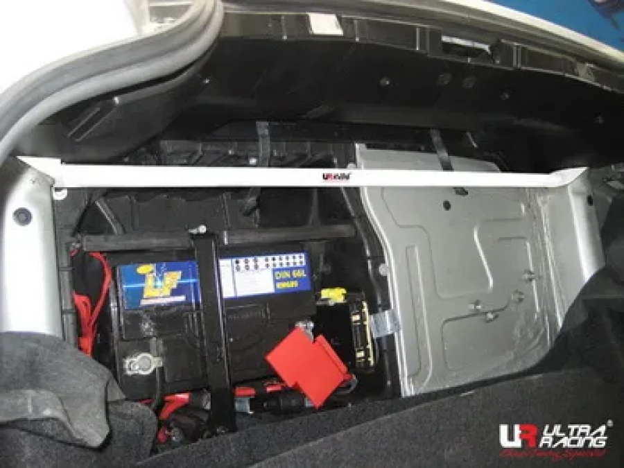 Ultra Racing BMW Z4 E85 02+ UltraRacing 2-Point Rear Upper Strutbar, référence RE2-1176