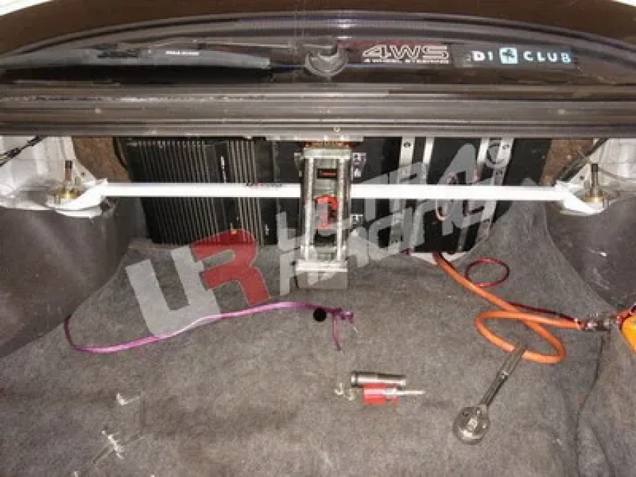 Ultra Racing Mitsubishi Galant 87-93 VR4 UltraRacing Rear Upper Strutbar, référence RE2-380