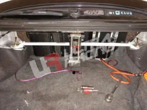Ultra Racing Mitsubishi Galant 87-93 VR4 UltraRacing Rear Upper Strutbar, référence RE2-380