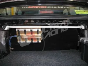 Ultra Racing Toyota Corolla AE80 4AGE UltraRacing Rear Upper Strutbar, référence RE2-707