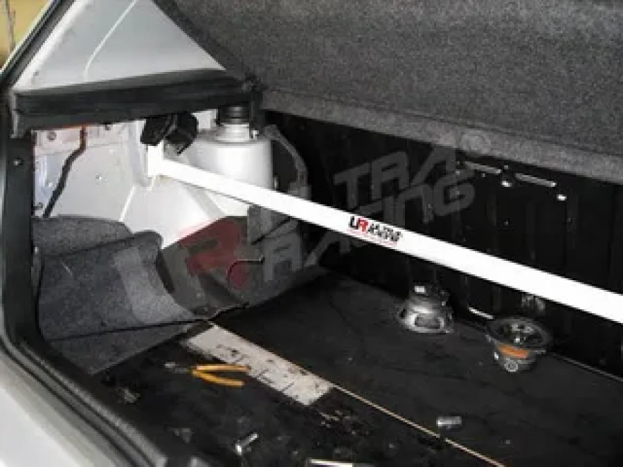 Ultra Racing VW Golf 2/3 UltraRacing Adjustable Rear Upper Strutbar 982A, référence RE2-982A