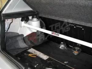 Ultra Racing VW Golf 2/3 UltraRacing Adjustable Rear Upper Strutbar 982A, référence RE2-982A