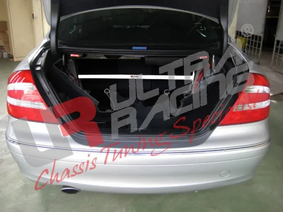 Ultra Racing Mercedes CLK 320 C209 02-09 UltraRacing Rear Upper Strutbar, référence RE2-993A