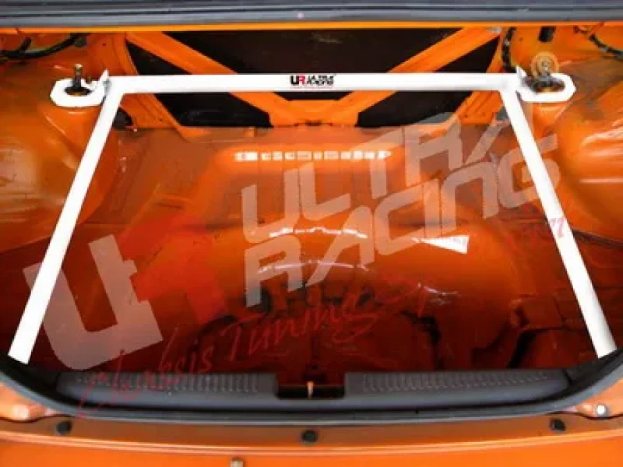 Ultra Racing Mitsubishi EVO 4/5/6 UltraRacing Rear 4-Point Trunk Brace, référence RE4-1005