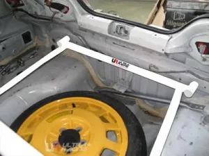 Ultra Racing Honda Integra 01-06 DC5 UltraRacing Rear 4-Point Trunk Brace, référence RE4-1088
