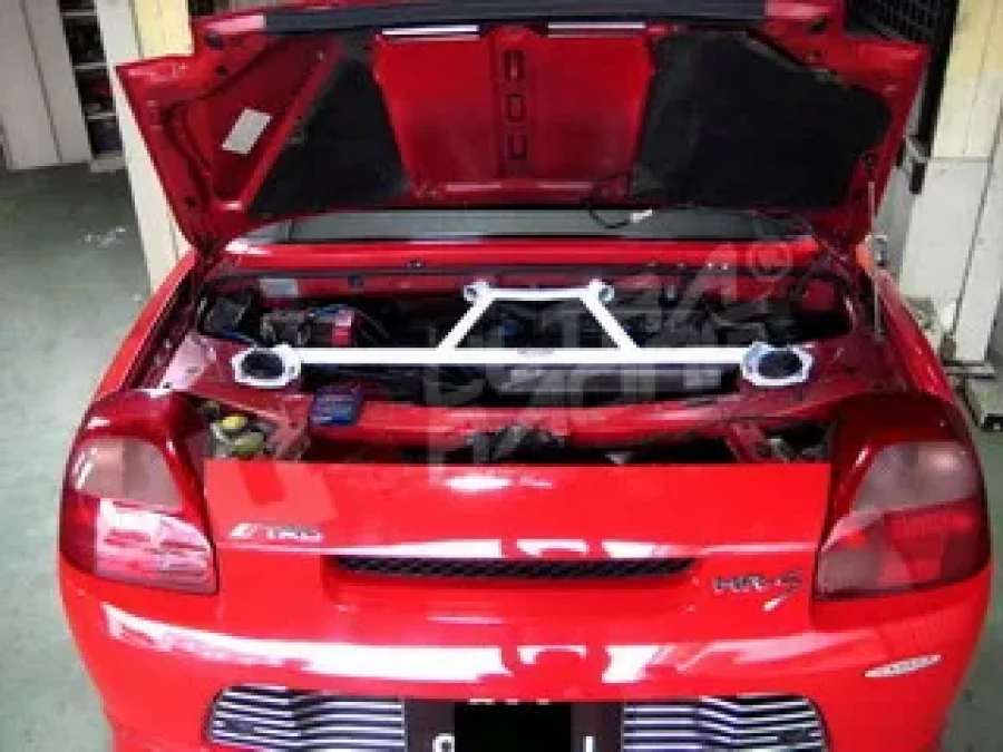 Ultra Racing Toyota MR2/MRS 01-03 UltraRacing 4-Point Rear Trunk Brace, référence RE4-958