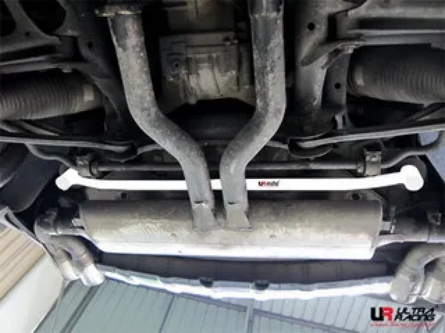 Ultra Racing VW Touareg 02+ UltraRacing 2-Point Rear Lower Tiebar 1199, référence RL2-1199