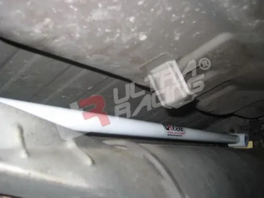 Ultra Racing Mitsubishi Pajero IO 98+ UltraRacing 2P Rear Lower Tiebar, référence RL2-600