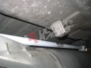 Ultra Racing Mitsubishi Pajero IO 98+ UltraRacing 2P Rear Lower Tiebar, référence RL2-600