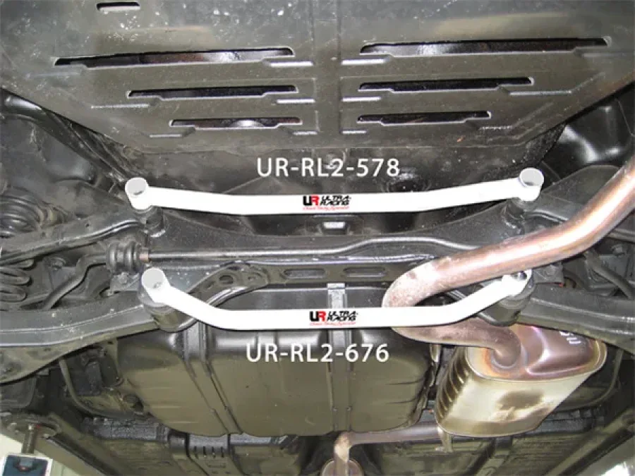 Ultra Racing Hyundai i30 07-12 UltraRacing 2-Point Rear Lower Tiebar 676, référence RL2-676