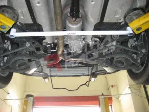 Ultra Racing Chevrolet Captiva 4WD (Turbo-D) Ultra-R Rear Lower Tiebar, référence RL2-718