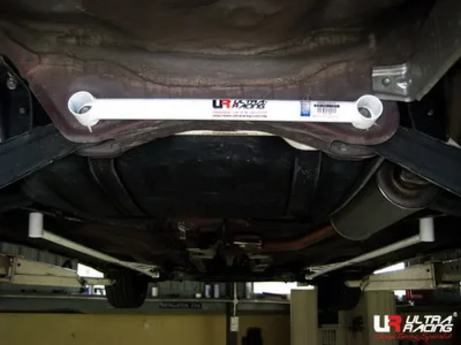 Ultra Racing Honda Civic FD 06+ Hybrid / FB 12+ Ultra-R 2P Rear Lower Bar, référence RL2-938