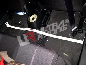 Ultra Racing Mazda 2 (Sedan) 07+ UltraRacing 2-Point Room Bar, référence RO2-1097