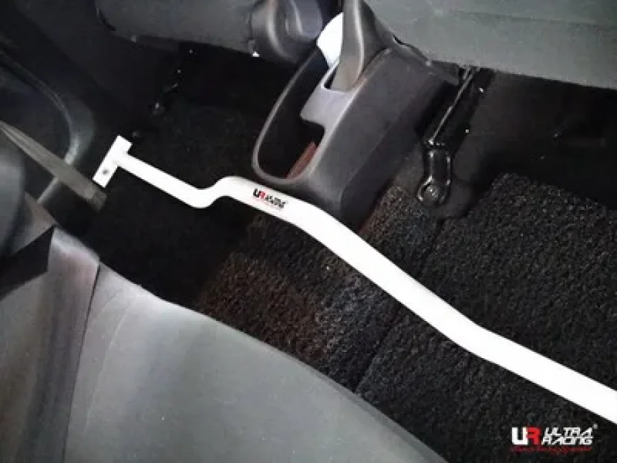 Ultra Racing Hyundai i10 UltraRacing 2-Point Room Bar, référence RO2-1134