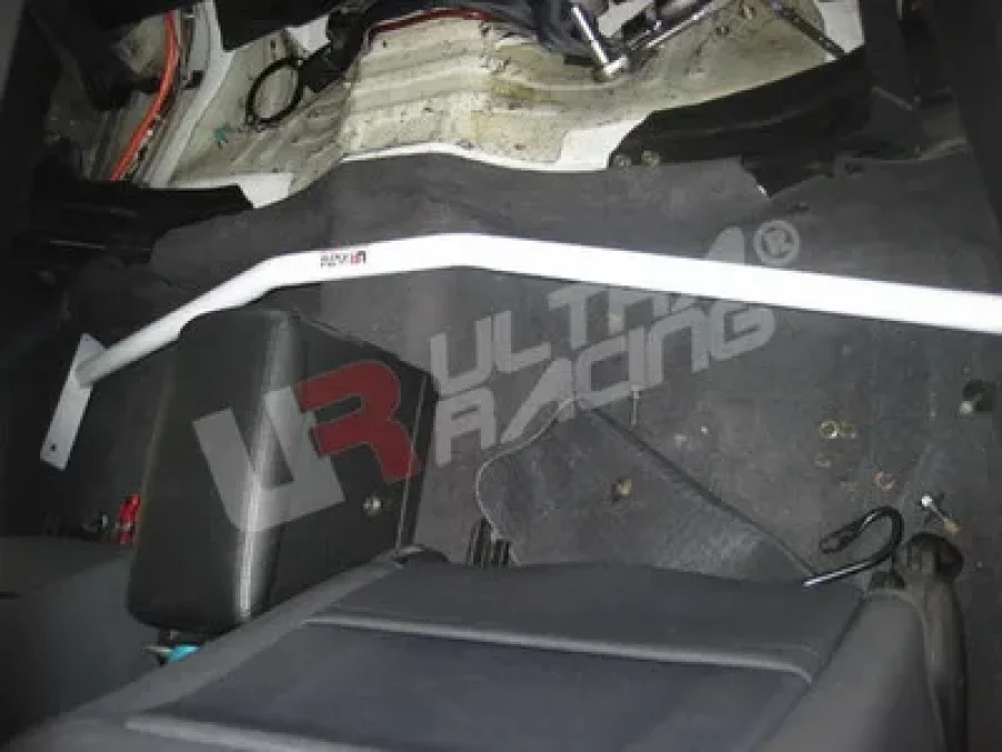 Ultra Racing Nissan Skyline R34 GTT/GTR UltraRacing 2-Point Room Bar, référence RO2-804