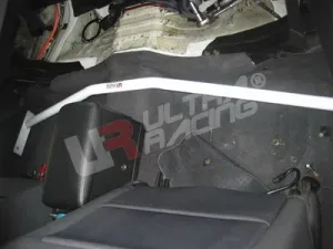 Ultra Racing Nissan Skyline R34 GTT/GTR UltraRacing 2-Point Room Bar, référence RO2-804
