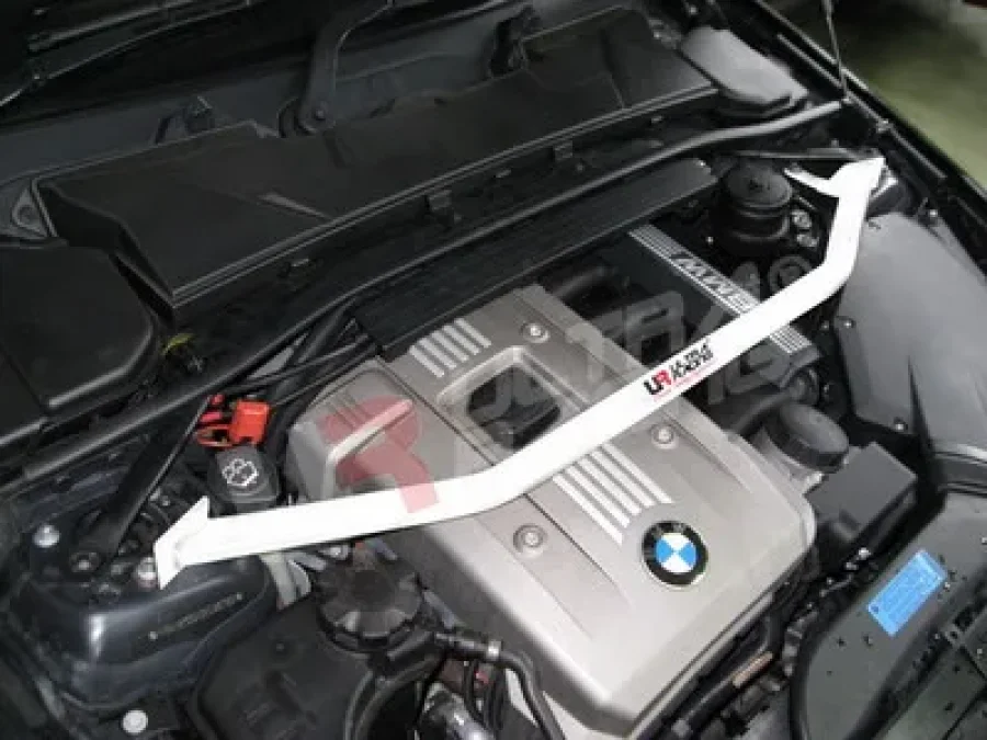 Ultra Racing BMW 3 E90 325 /E92 Ultra-R Ultra-R Front Upper Strutbar, référence TW2-1026