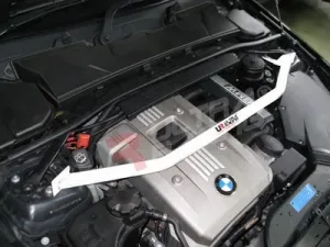 Ultra Racing BMW 3 E90 325 /E92 Ultra-R Ultra-R Front Upper Strutbar, référence TW2-1026