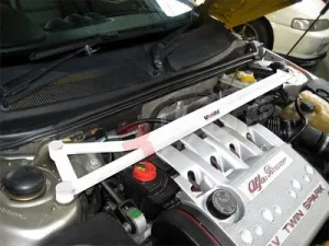 Ultra Racing Alfa Romeo Spider GTV 2.0 UltraRacing Front Upper Strutbar, référence TW2-1069