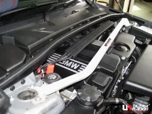 Ultra Racing BMW 1 04-11 E87 (120i) 2.0 UltraRacing Front Upper Strutbar, référence TW2-1121