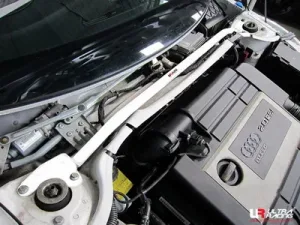 Ultra Racing Audi TT 8J 06+/TTS Quattro 08+ Ultra-R Front Upper Strutbar, référence TW2-1212