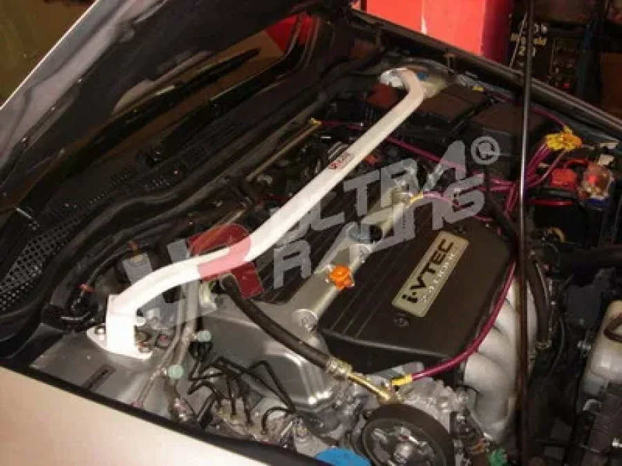 Ultra Racing Honda Accord CM5 2.5 05+ (USA) Ultra-R Front Upper Strutbar, référence TW2-286