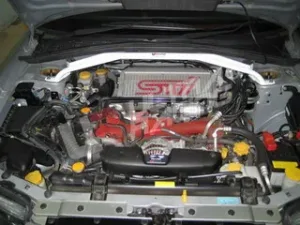 Ultra Racing Subaru Forester SG5/SG9 03-08 Ultra-R Front Upper Strutbar, référence TW2-615