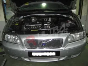 Ultra Racing Volvo S80 UltraRacing 2-Point Front Upper Strutbar, référence TW2-926