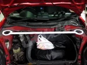 Ultra Racing Toyota MR2/MRS 01-03 UltraRacing Front Upper Strutbar RHD, référence TW2-957