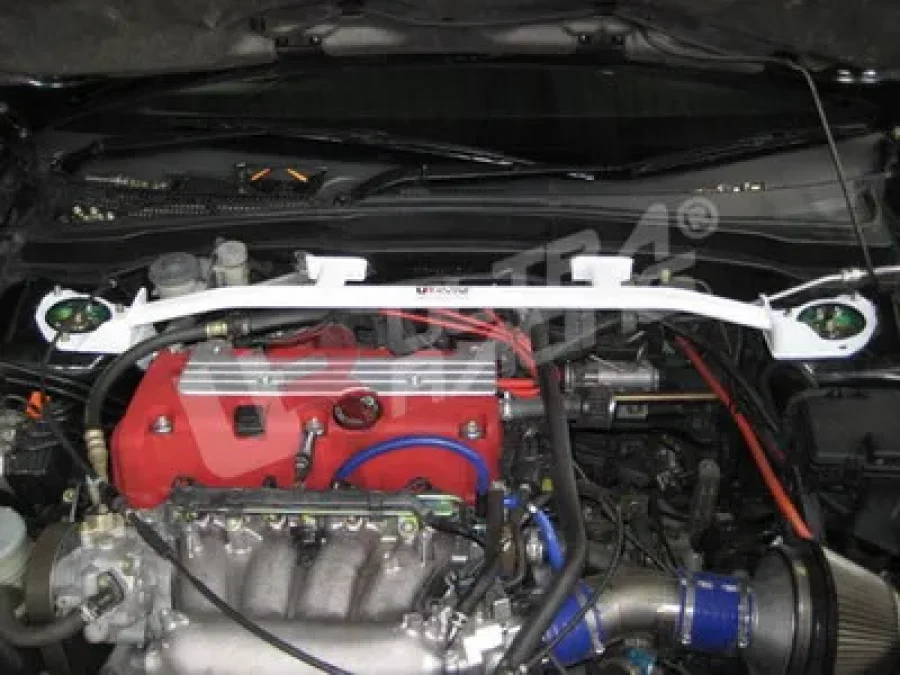 Ultra Racing Honda Integra 01-06 DC5 Ultra-R 4-Point Front Upper Strutbar, référence TW4-828