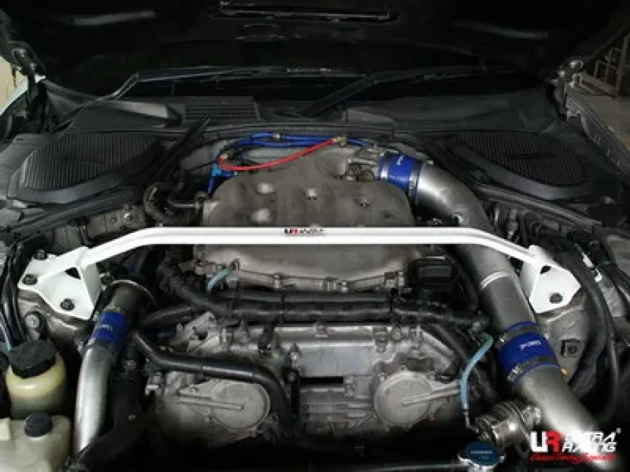 Ultra Racing Nissan 350Z 02-08 UltraRacing 2-Point Front Upper Strutbar, référence TW2-1255