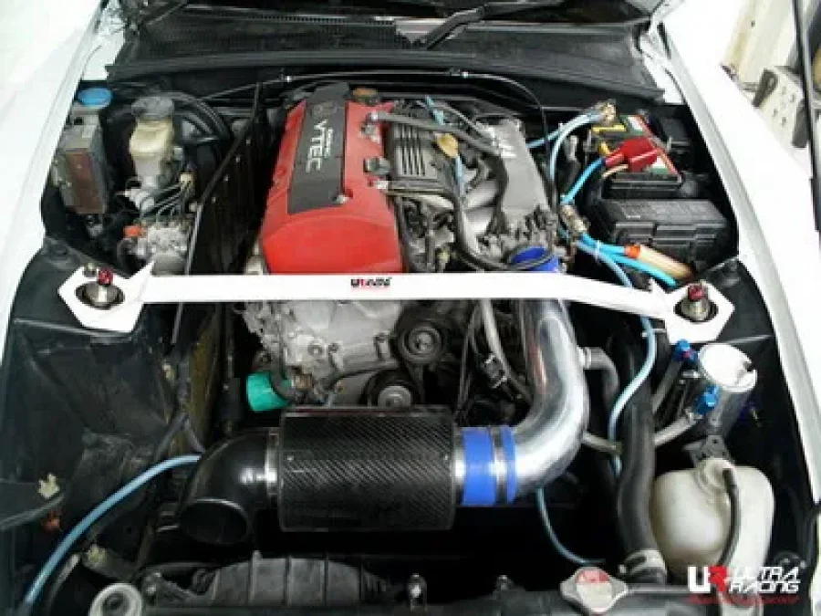 Ultra Racing Honda S2000 99-03 UltraRacing 2-Point Front Upper Strutbar, référence TW2-1289